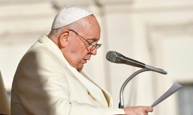 RESPONSABILITÉ ÉTHIQUE DANS LES MÉDIAS : L’APPEL DU PAPE FRANÇOIS À LA FORMATION, À LA PROTECTION ET AU TÉMOIGNAGE — ETHICAL RESPONSIBILITY IN THE MEDIA: POPE FRANCIS’ CALL FOR TRAINING, PROTECTION AND TESTIMONY — RESPONSABILIDADE ÉTICA NA MÍDIA: O CHAMADO DO PAPA FRANCISCO À FORMAÇÃO, PROTEÇÃO E TESTEMUNHO
