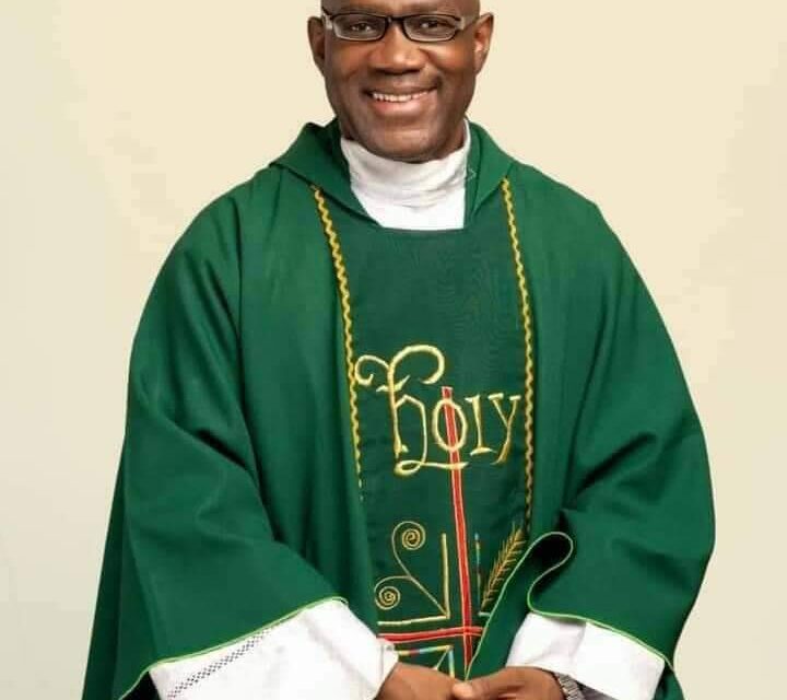 LE NIGERIA A UN NOUVEL ÉVÊQUE — NIGÉRIA GANHA NOVO BISPO — NIGERIA GETS NEW BISHOP