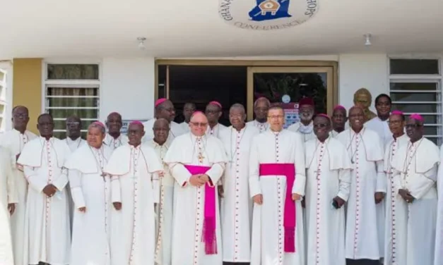 LES EVEQUES CATHOLIQUES PRENNENT POSITION SUR L’HOMOSEXUALITE — BISPOS CATÓLICOS SE POSICIONAM SOBRE A HOMOSSEXUALIDADE — CATHOLIC BISHOPS TAKE THEIR STAND ON HOMOSEXUALITY