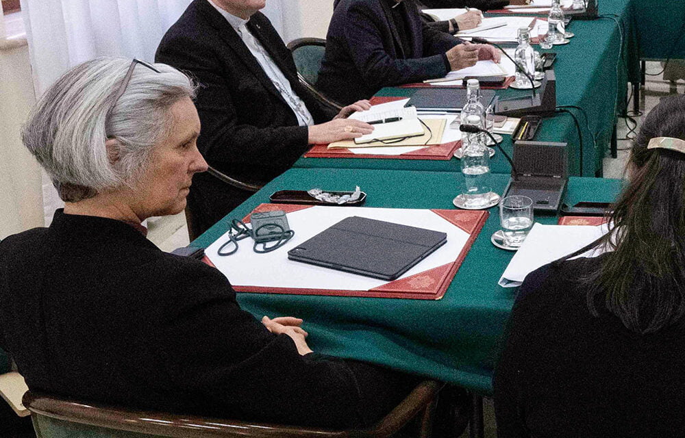 ANGLICAN WOMAN BISHOP ATTENDS PAPAL COUNCIL MEETING