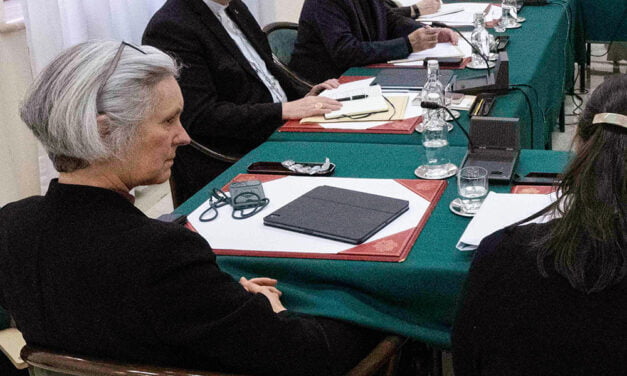 ANGLICAN WOMAN BISHOP ATTENDS PAPAL COUNCIL MEETING