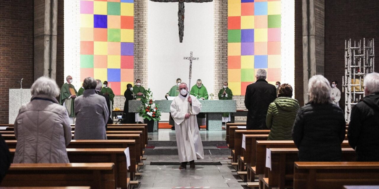 CATHOLICS IN GERMANY LEAVING THE CHURCH IN THEIR 1000S