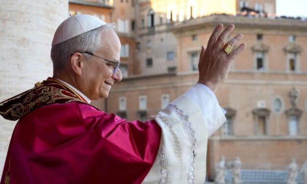 POPE LEO XIV CALLS FOR “DISARMED COMMUNICATION” DURING HIS FIRST MEETING WITH THE MEDIA