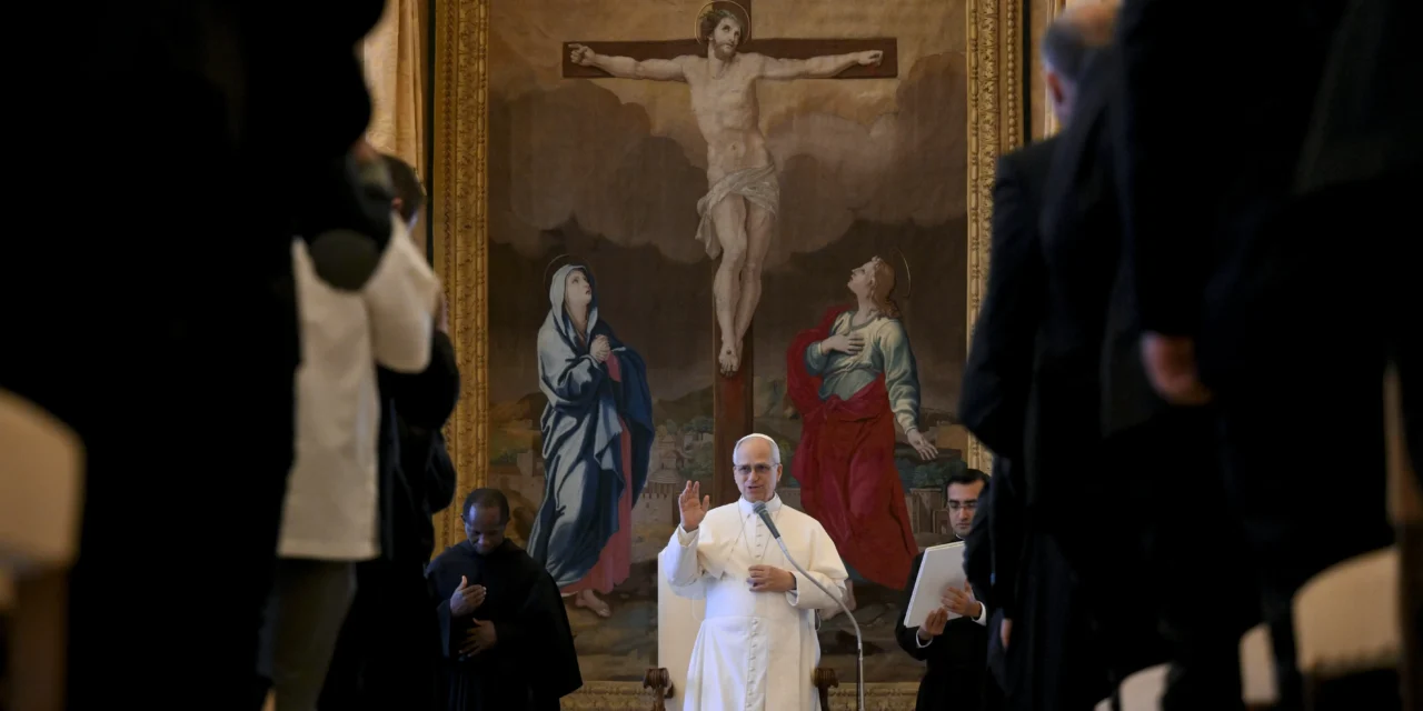 Le pape Léon XIV a exhorté les paroisses à investir dans la formation liturgique, en particulier pour les lecteurs, tout en encourageant les fidèles à prier l&rsquo;Office des heures et en appelant à prêter attention à la piété populaire.