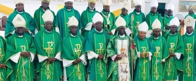 Les évêques catholiques du Ghana réclament un audit après des contenus LGBTQ dans un manuel scolaire