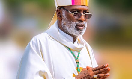 «Ne maudis pas l’obscurité; allume la bougie» : le triple jubilé de Mgr Palmer-Buckle met en avant le leadership synodal