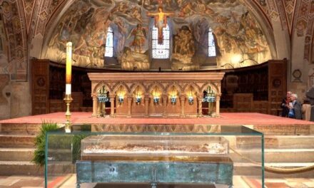 L&rsquo;ostension des reliques de saint François ravive l’expérience de l’Évangile