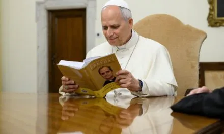 Le Pape Léon XIV reçoit le premier exemplaire de « Liberi sotto la grazia »