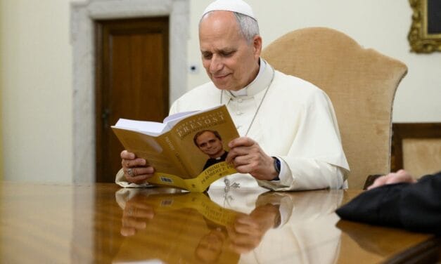 Le Pape Léon XIV reçoit le premier exemplaire de « Liberi sotto la grazia »
