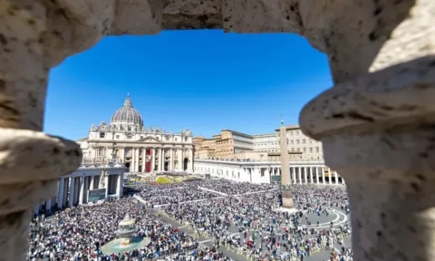 Le Vatican publie une lettre interdisant les bénédictions officielles pour les couples homosexuels en Allemagne