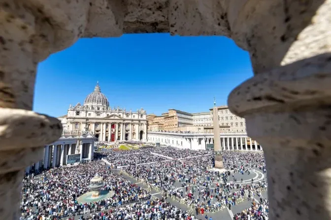 Le Vatican publie une lettre interdisant les bénédictions officielles pour les couples homosexuels en Allemagne
