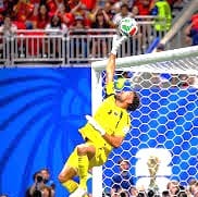 Le premier match historique de la Coupe du monde de la FIFA pour le Cap-Vert et la performance sans encaisser de but du gardien Vozinha (Josimar José Évora Dias) face à l’Espagne sont devenus un moment de fierté nationale pour cet État insulaire de l’Atlantique. Un diacre catholique attribue la résilience du gardien de 40 ans à l’éducation reçue de sa grand-mère.