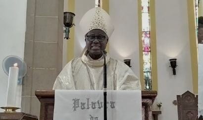 Mgr José Lampra Cá, évêque du diocèse catholique de Bissau en Guinée-Bissau, a exhorté un prêtre nouvellement ordonné et deux diacres à embrasser un ministère missionnaire caractérisé par la proximité avec les fidèles, un service actif et un engagement pastoral constant.