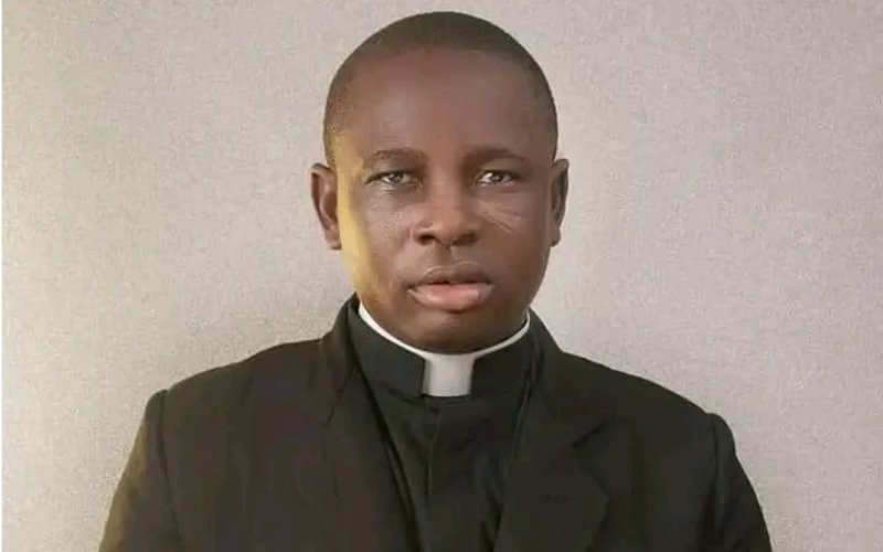 Le diocèse catholique d’Otukpo, au Nigeria, a annoncé l’enlèvement de l’un de ses prêtres, le père John Inalegwu Otache, et appelé les fidèles à prier pour sa libération rapide et en toute sécurité.